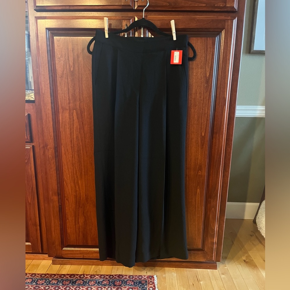 NWT Spanx Carefree Crepe Pleated Trouser Medium